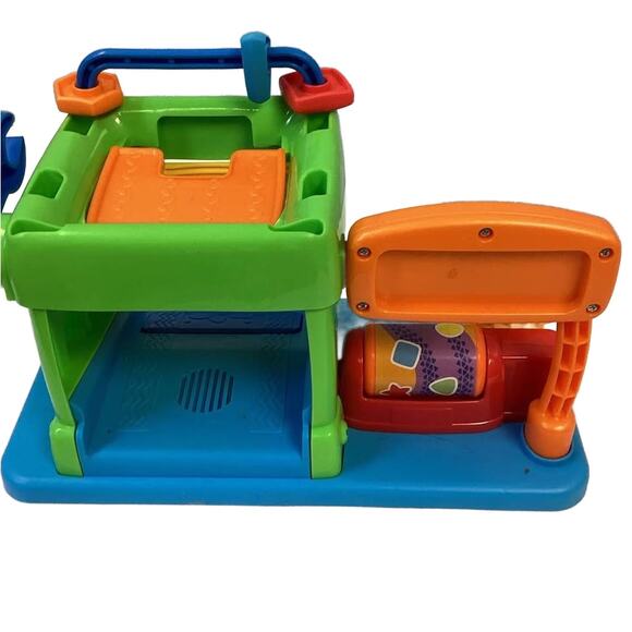Fisher-Price Small Puppy Dog Themed Plastic Sound Making Car Wash Playset - Picture 5 of 6